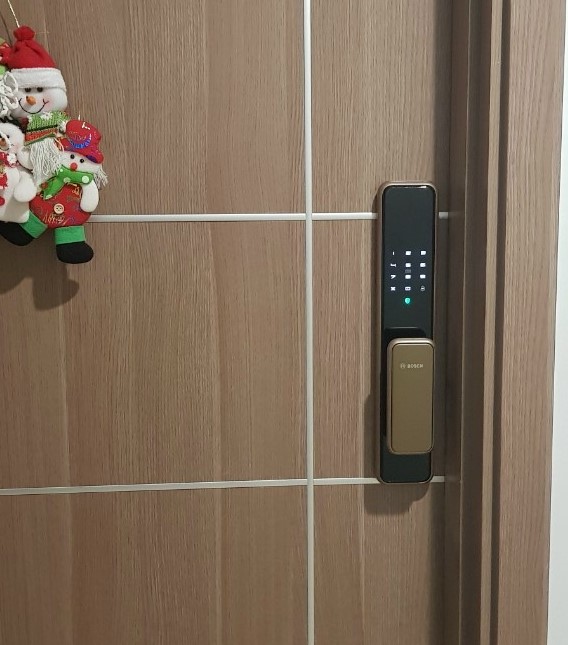 Khóa vân tay Bosch EL600B (màu đồng)-nhận dạng khuôn mặt-1 Khóa vân tay Bosch EL600B (màu đồng)-nhận dạng khuôn mặt-1