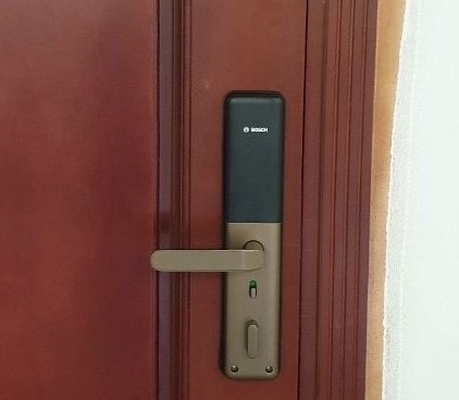 khóa cửa vân tay Bosch ID40P