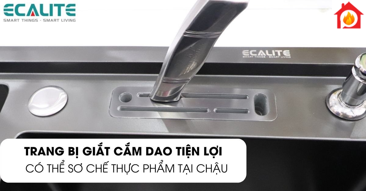 Thiết kế chỗ cắm dao tiện lợi của chậu rửa chén Ecalite ESD-8245HB