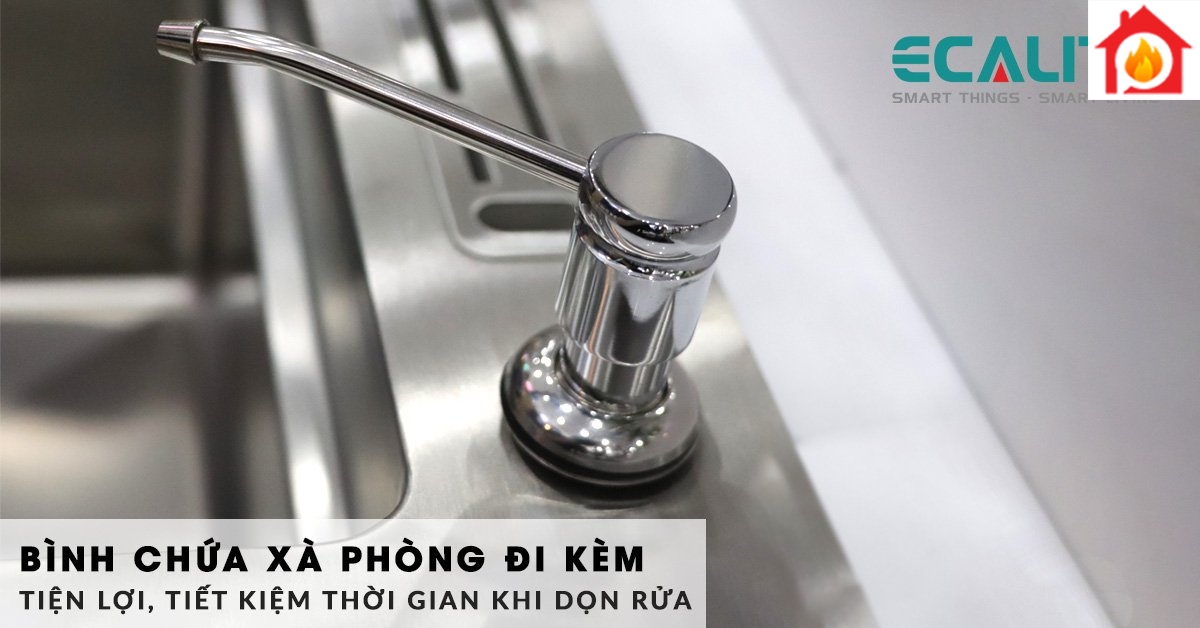 Đi kèm với chậu rửa bát Ecalite ESD-8248HS là bình chứa xà phòng