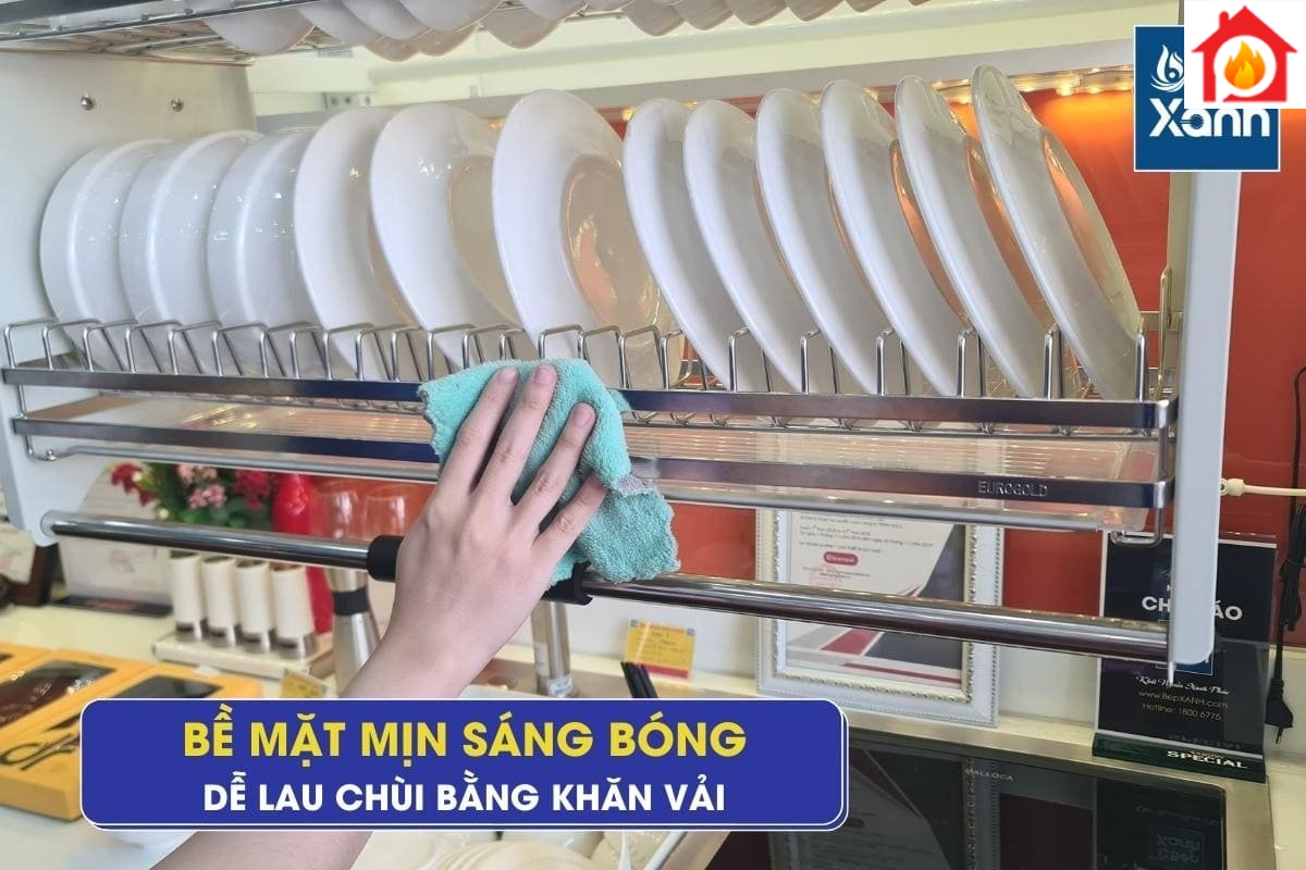 Dễ dàng vệ sinh kệ chén bằng khăn vải