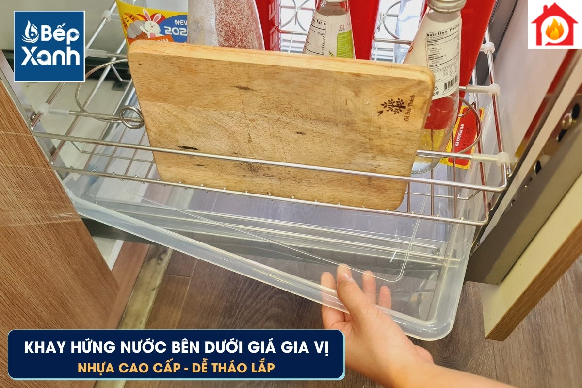 Khay hứng nước ở tầng dưới cùng