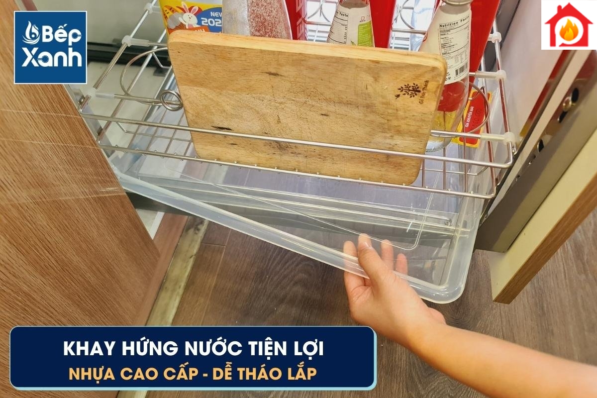 Khay hứng nước ở tầng dưới cùng